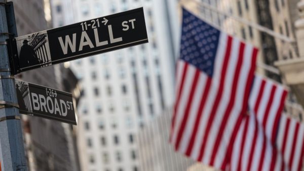 Stocks Close Lower on Worries About US Economy