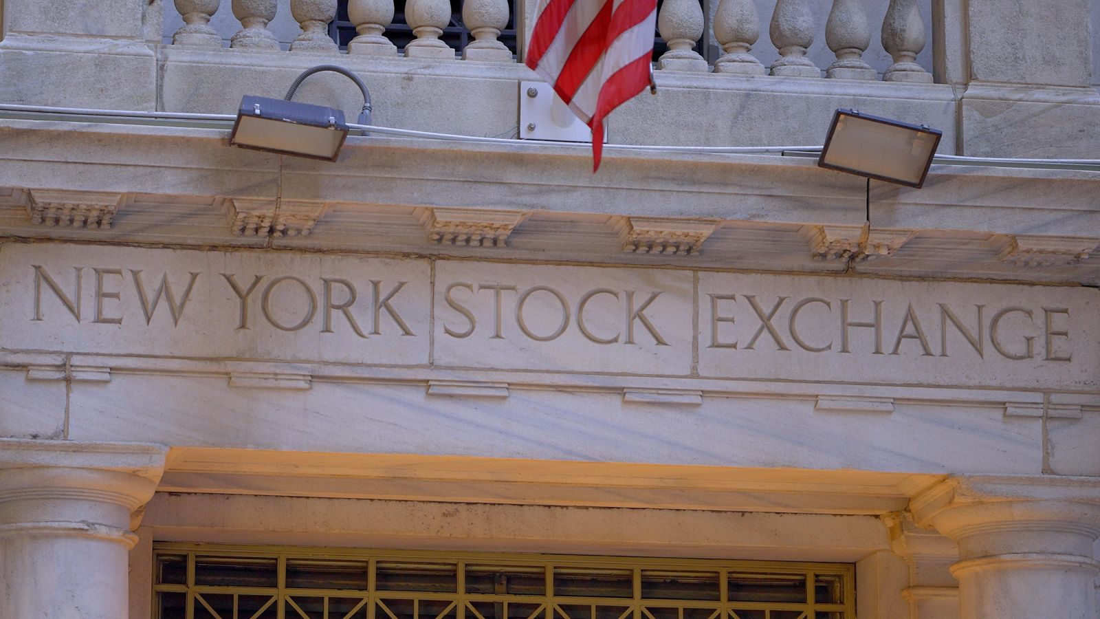 Stocks Settle Higher as a Weak Jobs Report Allays Rate Hike Fears